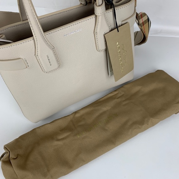 New Burberry Banner House Italian Leather Tote - Picture 6 of 8